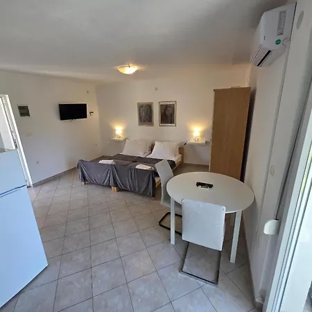 Near Center With Free Parking And Terrace 