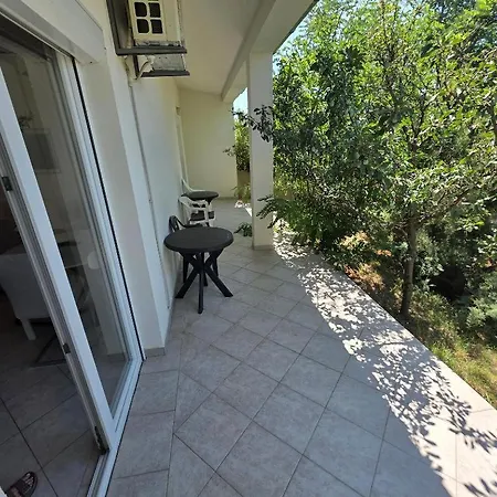 Near Center With Free Parking And Terrace 